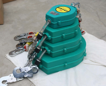 電焊工人佩戴的高空防墜器必須具有阻燃效果