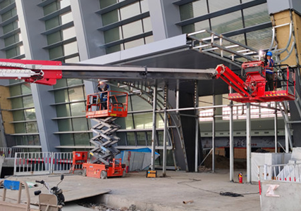 高空安全帶保障濟(jì)寧大安機(jī)場精裝修工作順利完成